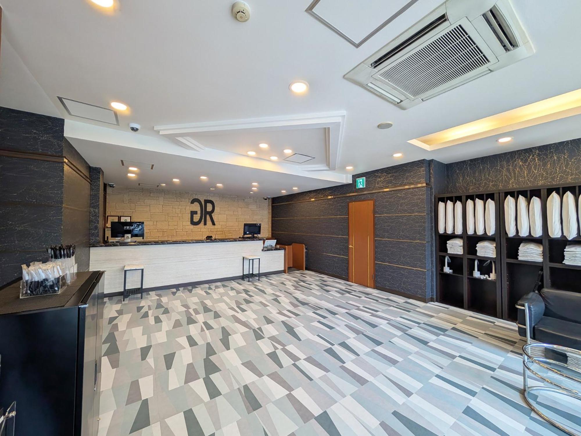 Gr Hotel Ginzadori Кумамото Екстериор снимка